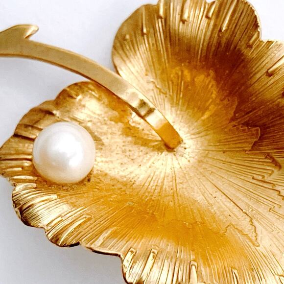 VTG Signed Wells 14K GF Brooch Ginkgo Leaf Pearl Mid Century Botanical Pin - Picture 4 of 10